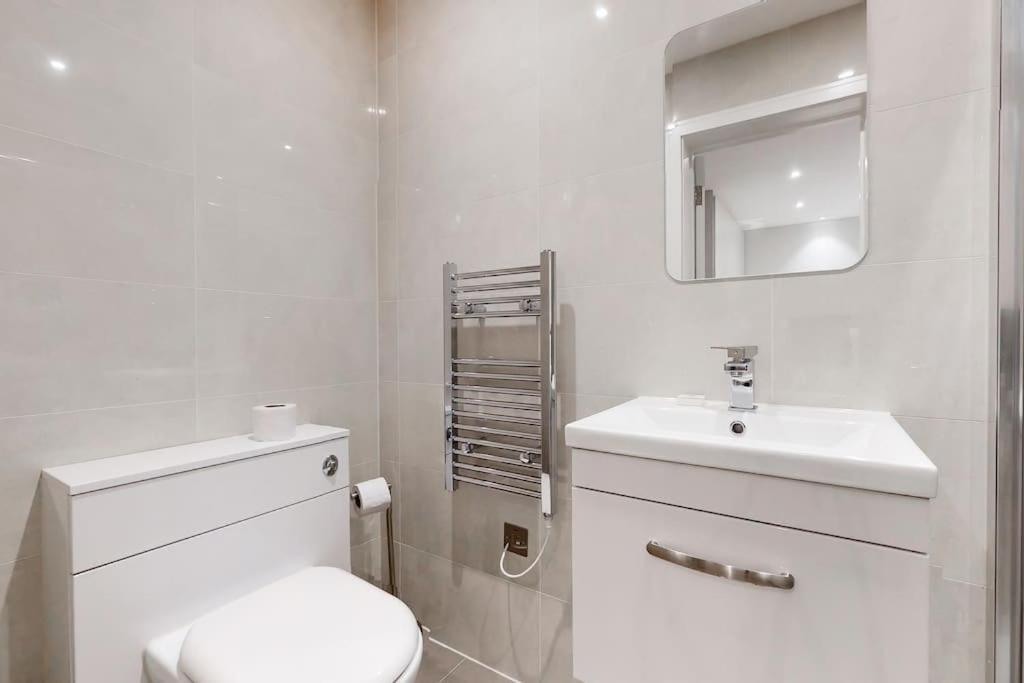 Stylish 2Bed Flat 10Min To Wimbledon Tennis Courts London Kültér fotó